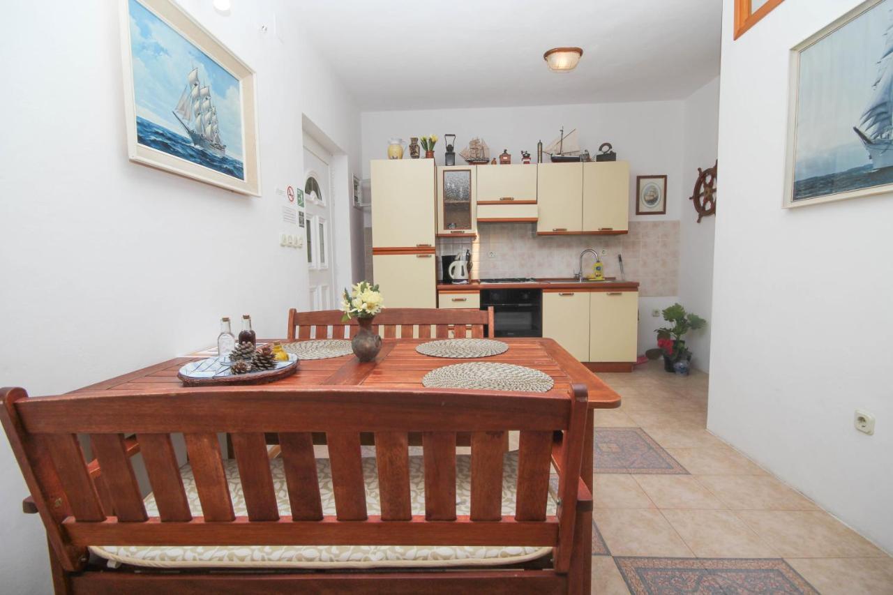 Lola'S Apartments Tribalj Eksteriør billede