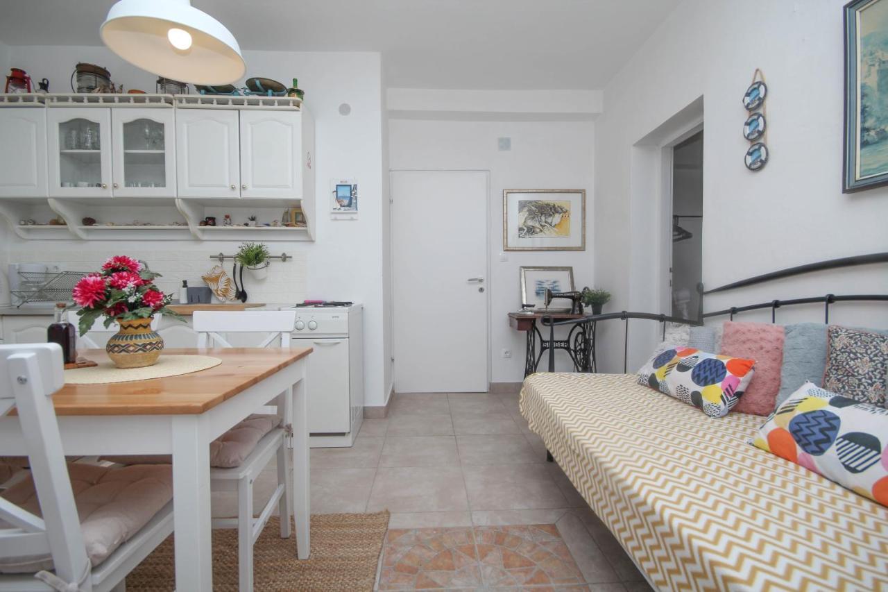Lola'S Apartments Tribalj Eksteriør billede