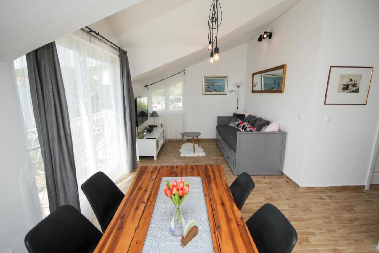 Lola'S Apartments Tribalj Eksteriør billede
